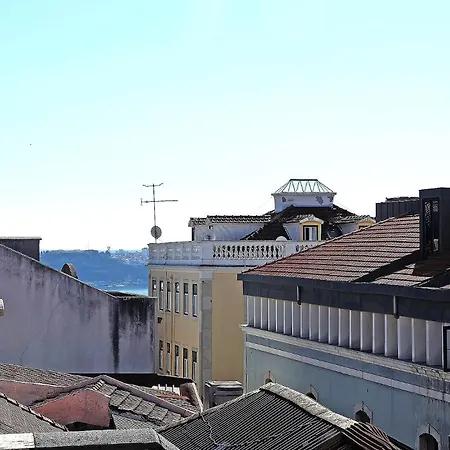 Dpj Comfort & Light In Lisbon Downtown! With A Stunning City View!-3